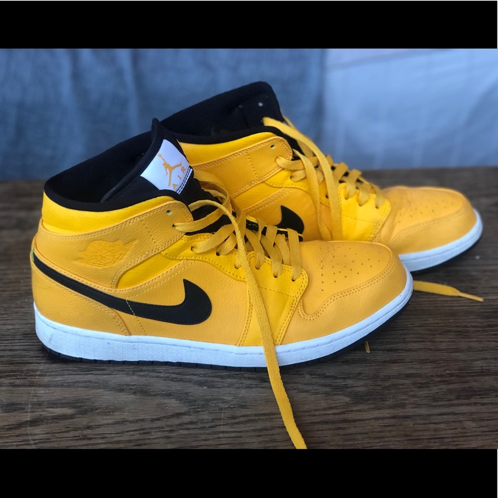 Air Jordan 1 yellow/gold